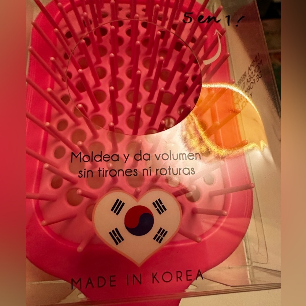 Made in Korea Ticktock honeycomb viral hair brush - size 7”x3”.